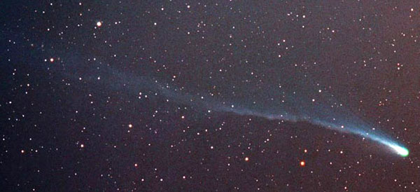 Michael J&auml;ger photograph of Ikeya-Zhang, showing a 5 degree long, distorted tail